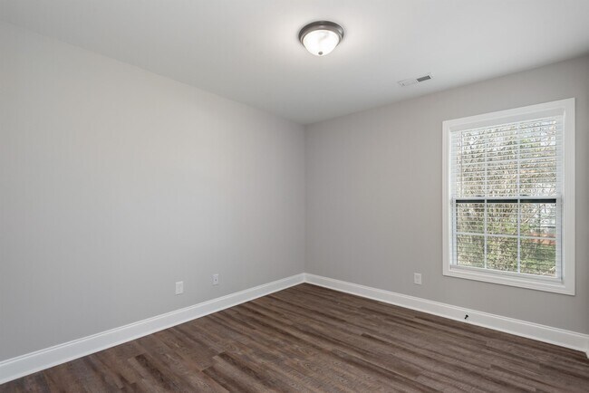 Building Photo - 253 W Watt St