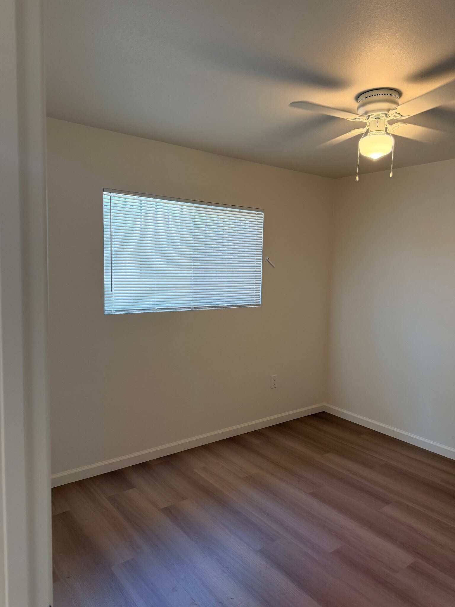 Building Photo - 824 W Valencia Ave