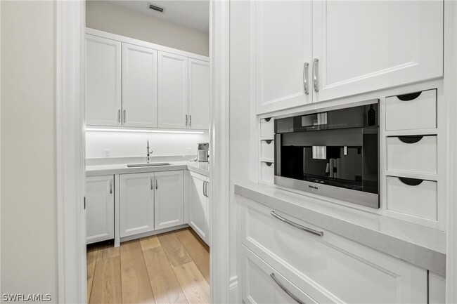 Building Photo - 215 3rd Ave N