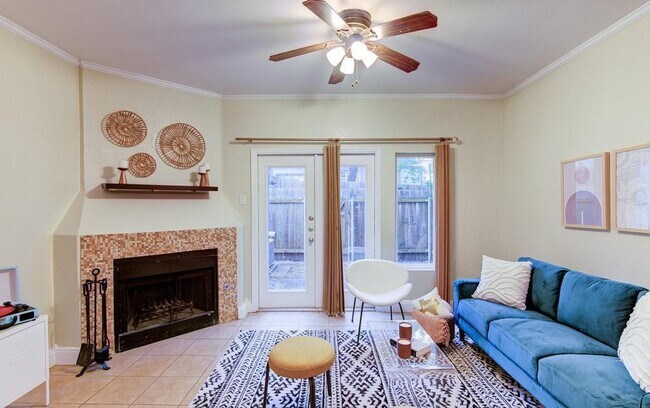 Primary Photo - 1411 Gracy Farms Ln