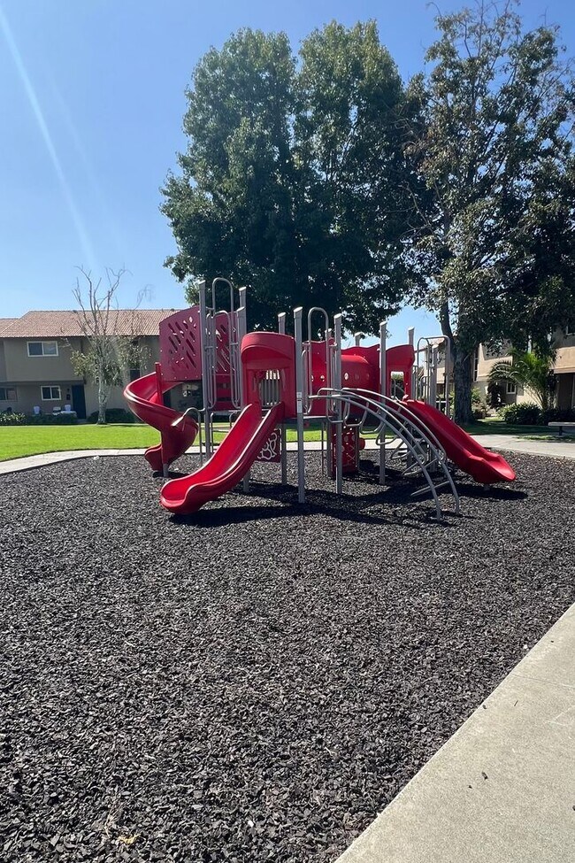 Building Photo - Charming upgraded home!