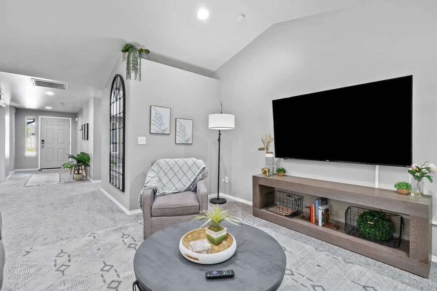 Building Photo - 2023 E Elm Grove Dr