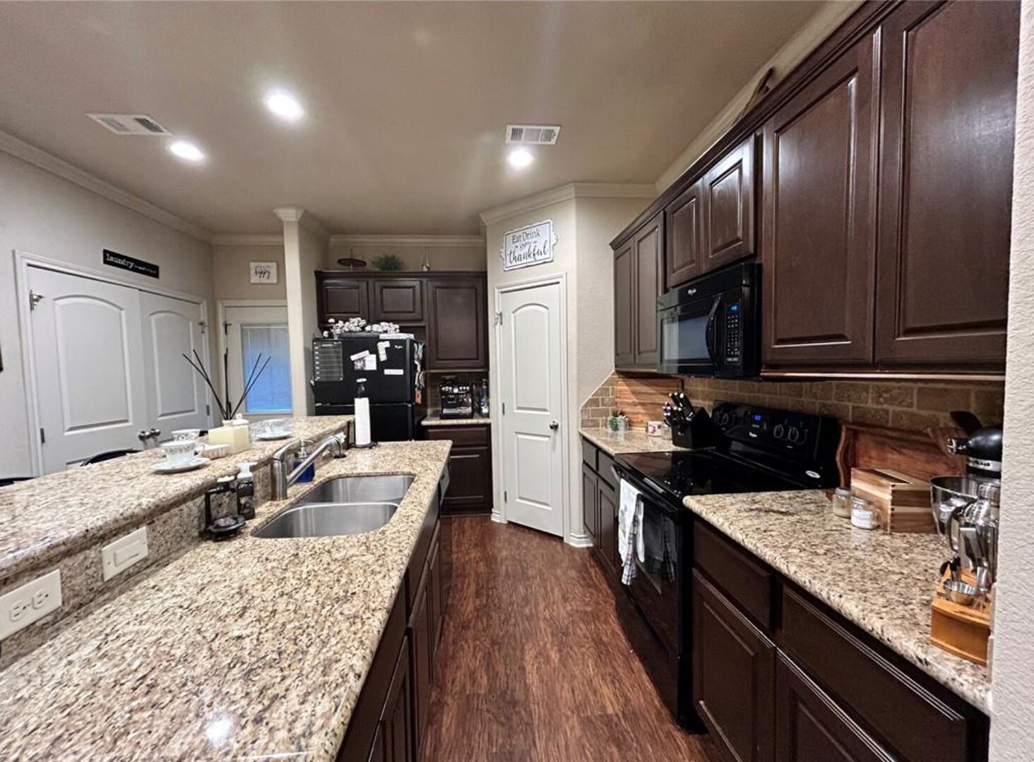 Building Photo - Spacious 2 Bed/2.5 Bath Condo in Gateway Villas!