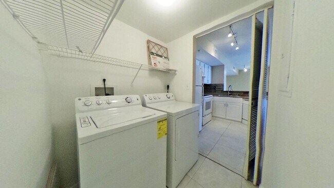 Building Photo - 1000 Scotia Dr