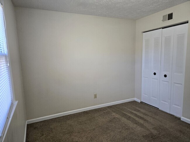 Building Photo - Camelot 2 Bedrooms. 1st Floor Apartment.  ...
