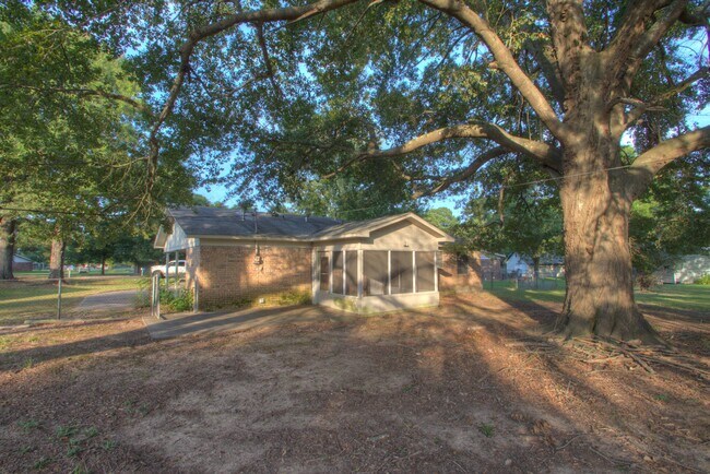 Building Photo - 4311 Marcell Cir W