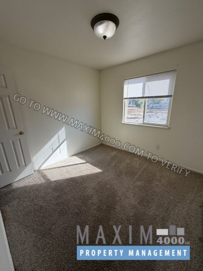 Building Photo - 483 David Ct