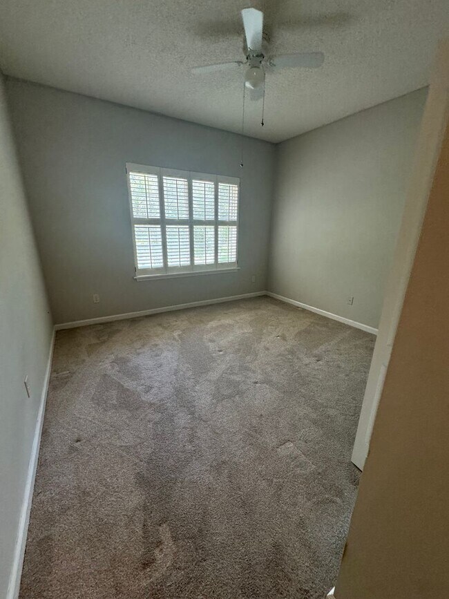 Building Photo - Gorgeous 4 bedroom 4.5 bathroom home in Ki...