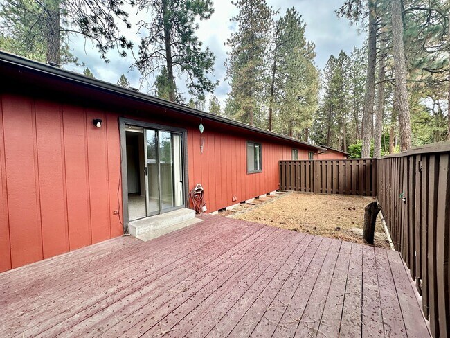 Building Photo - For Rent: Cozy 2 Bed / 2 Bath Condo with Enclosed Yard & Detached Garage