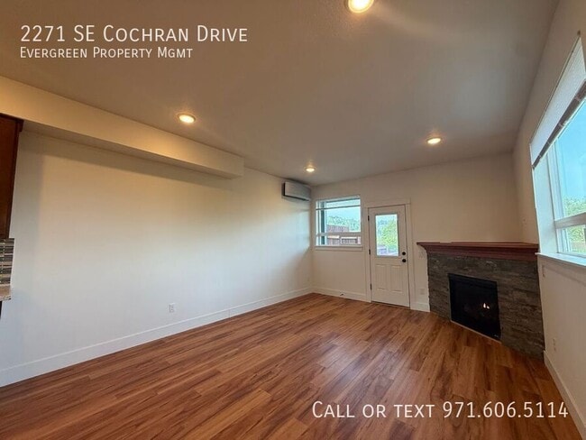 Building Photo - 2271 SE Cochran Dr
