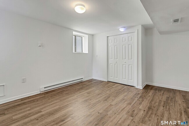 Building Photo - 27 Bouton St E