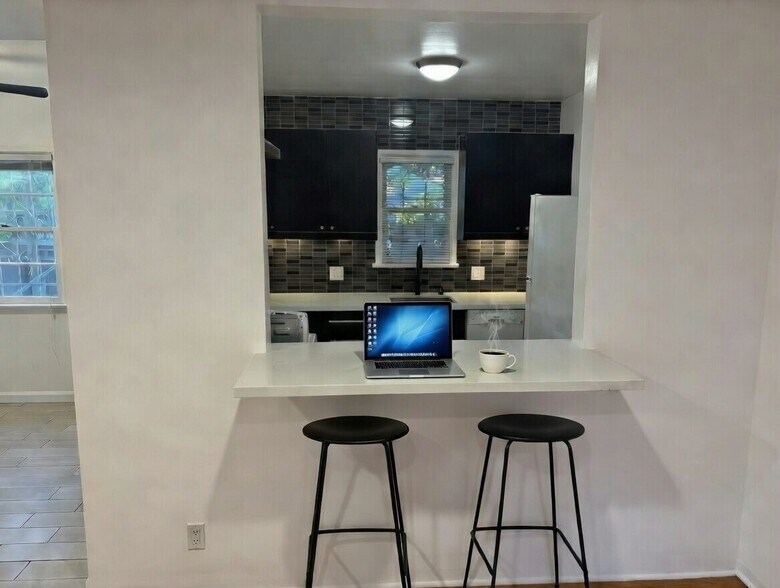 Building Photo - 3315 Caroline Ave