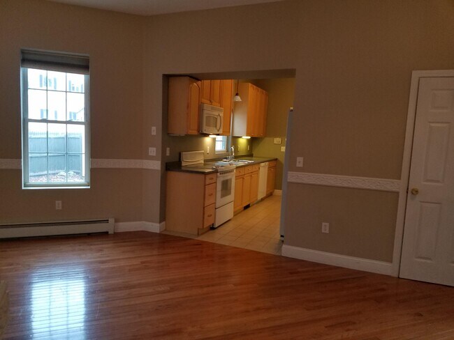 Building Photo - 585 Beech St