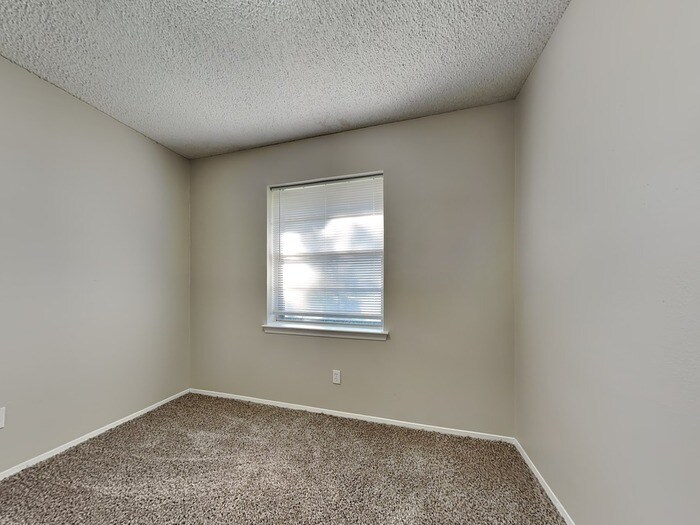 Building Photo - 2515 Wanda Dr