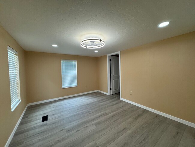 Building Photo - Newly Remodeled 3 Bedroom Manufactured Home in Suwannee County