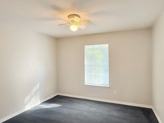 Building Photo - Charming 3 Bed/2 Bath Near NAS Whiting Field