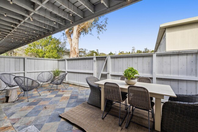 Building Photo - Pixley