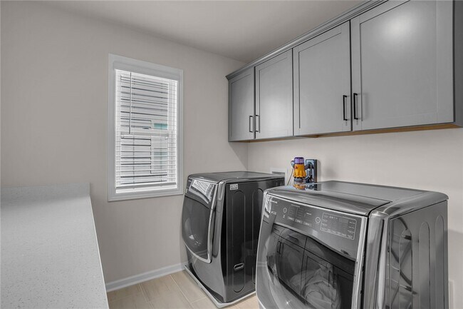 Building Photo - 16 Daybreak Pl