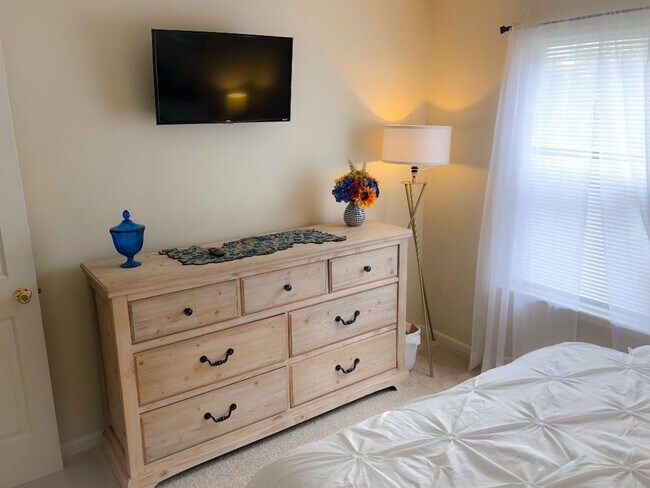 Building Photo - Short Term furnished rental available month to month