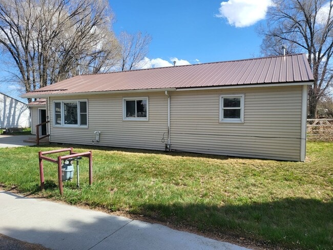 Building Photo - Home in Riverton