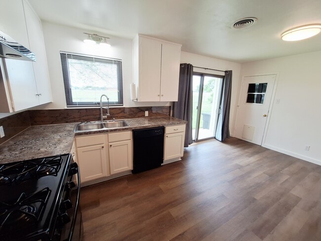 Building Photo - 907 Jefferis Ave