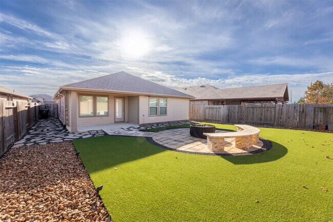 Building Photo - 7526 Highland Chase Dr