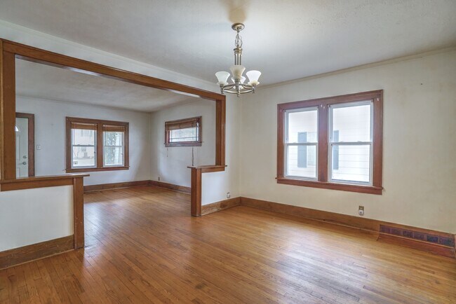 Building Photo - 525 E Eckman St