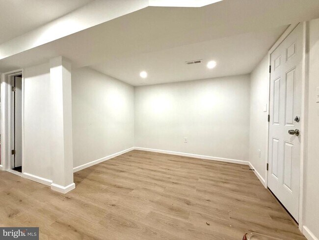 Building Photo - 5326 9th St NW