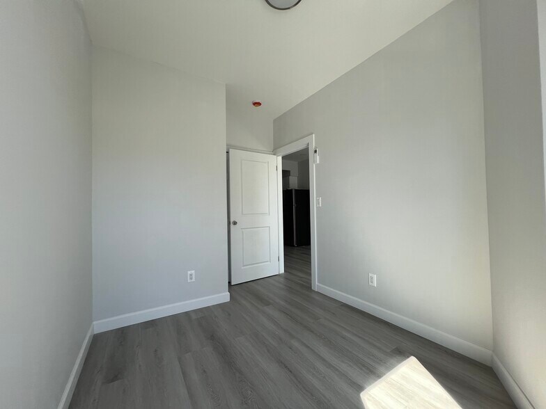 Building Photo - 5022 5th Ave