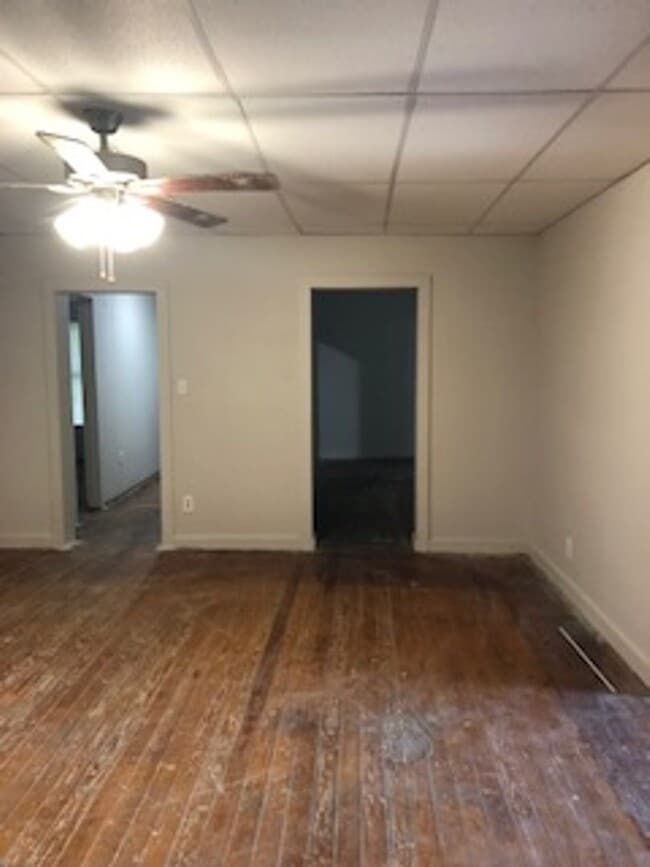 Building Photo - 3 bed 1 bath home