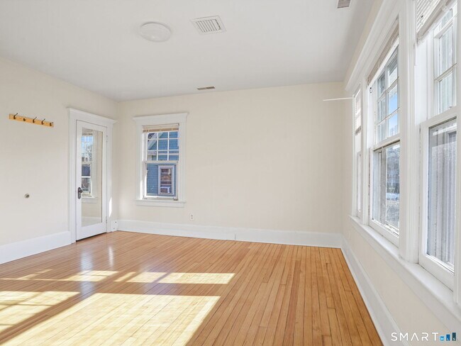 Building Photo - 1911 Summer St