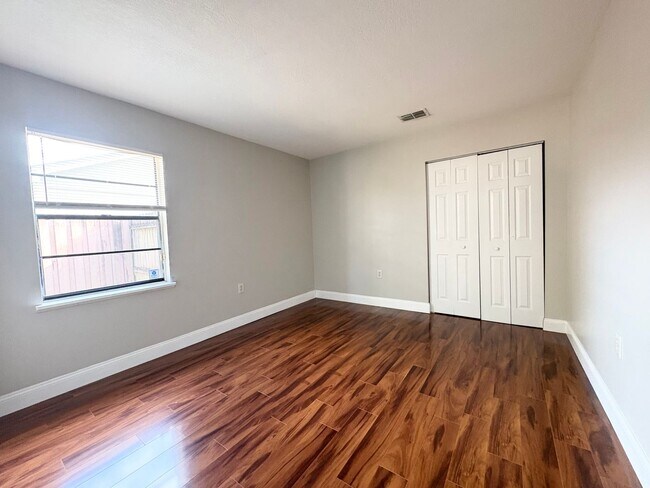 Building Photo - 4B/2B Home in Oviedo ~ Carpet Free ~ Top Rated Schools