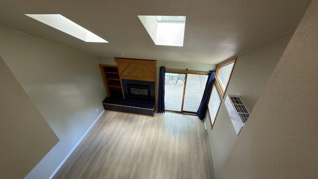 Building Photo - Great Townhome in Mid Town Fort Collins