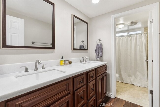 Building Photo - 215 E Navilla Pl