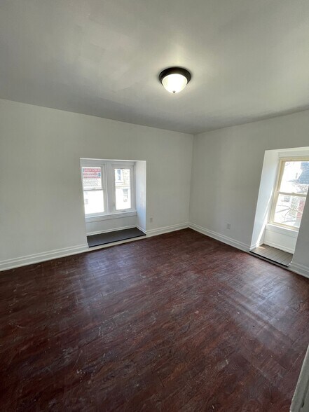 Building Photo - 132 N West St