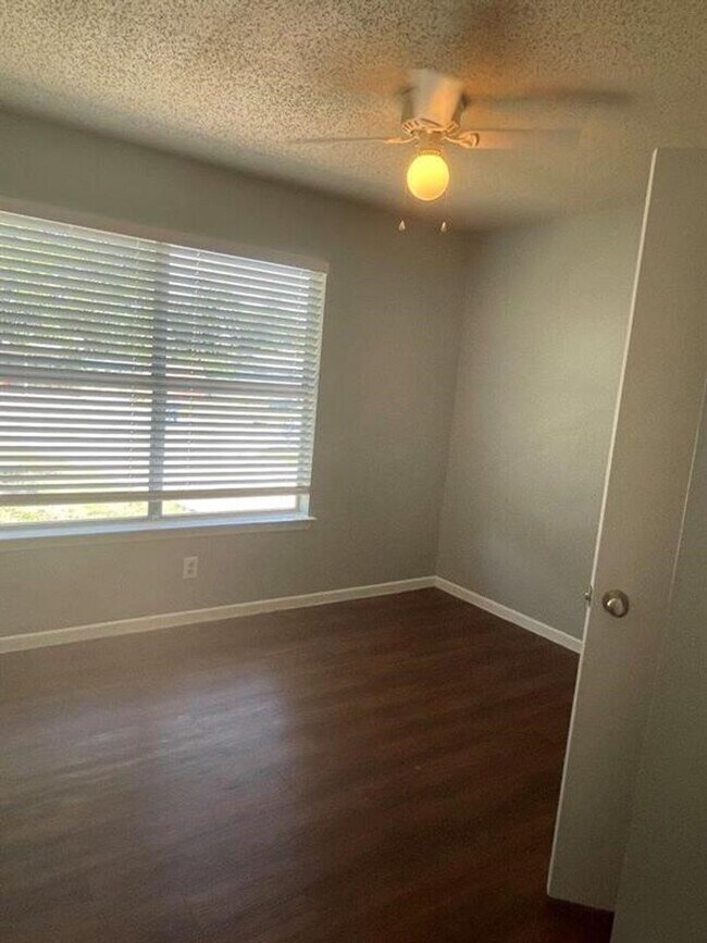 Building Photo - 309 E Grady Dr