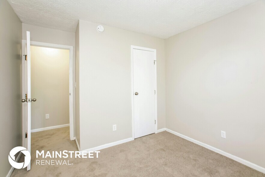 Building Photo - 5543 Vicksburg Dr