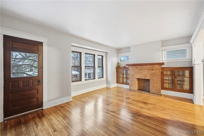 Building Photo - 359 Parkdale Ave