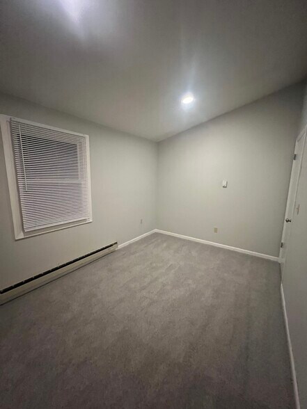 Building Photo - 507 S Bay Rd