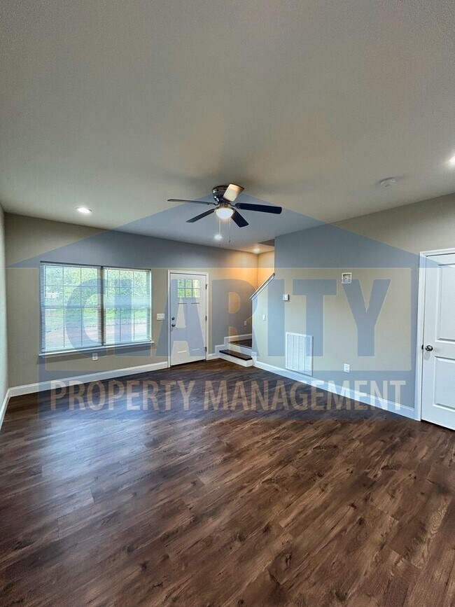 Building Photo - Two bedroom townhome in great, central location!