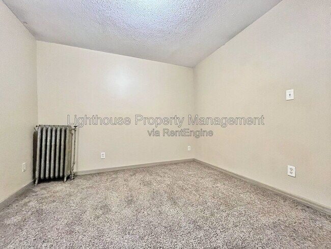 Building Photo - 1133 3rd St