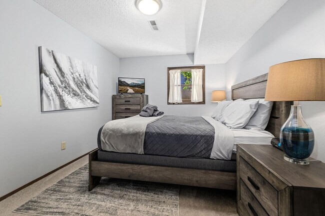 Building Photo - 9 August Ln