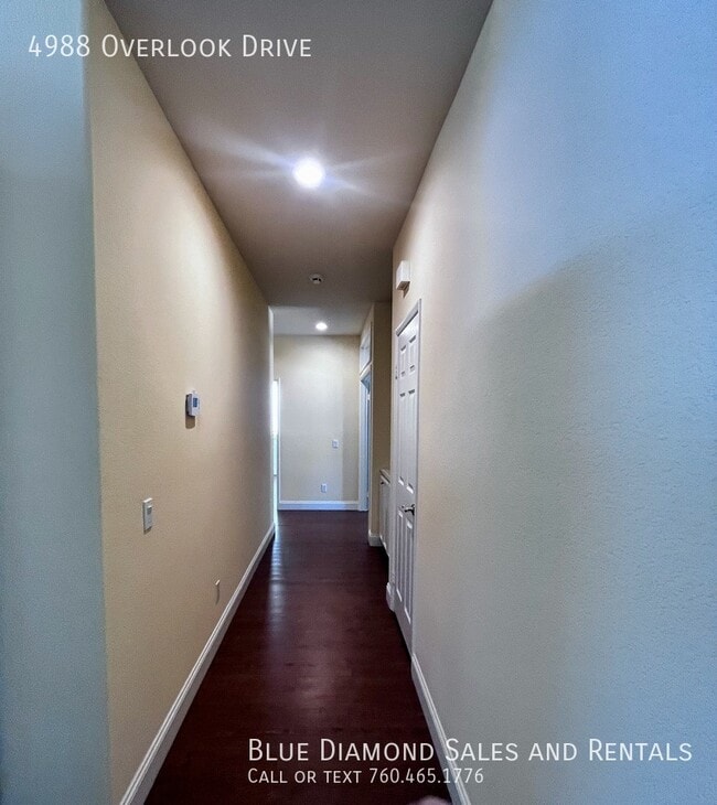 Building Photo - 4988 Overlook Dr