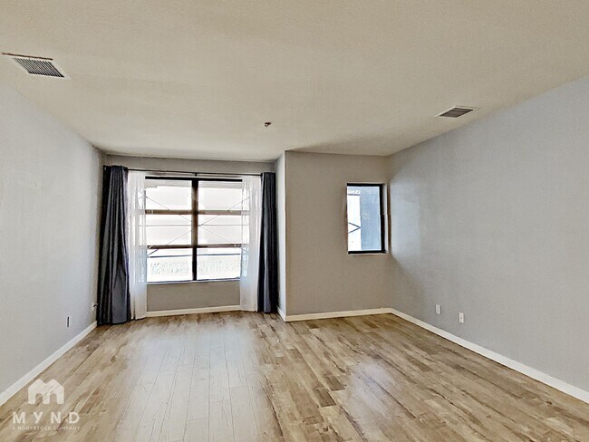 Building Photo - 400 N First St