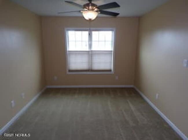 Building Photo - 4 Bedroom 2.5 Bathroom home located in Carolina Subdivision