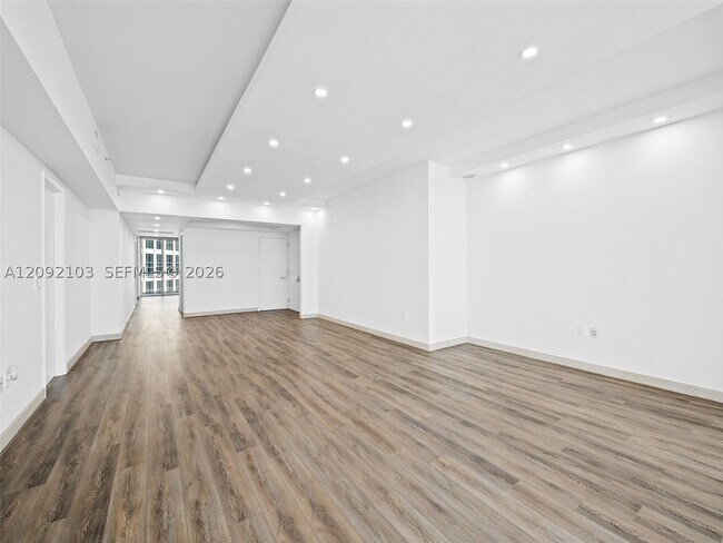 Building Photo - 333 Las Olas Way