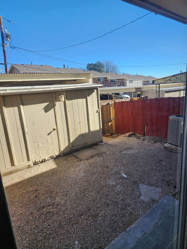 Building Photo - 8712 Mariposa St