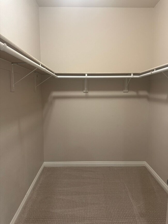 Building Photo - Gorgeous 3 Bed Single Story Home in Hender...