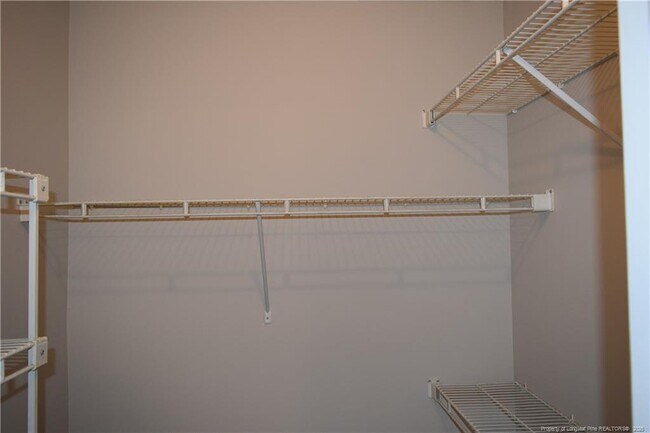 Building Photo - 668 Bartons Landing Pl