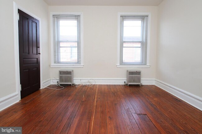 Building Photo - 832 Mercer St